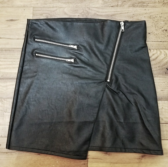 Rue 21 Dresses & Skirts - Rue21 Black Moto Leather MiniSkirt Zipper Small S Rue 21 Dresses & Skirts - Rue21 Black Moto Leather MiniSkirt Zipper Small S